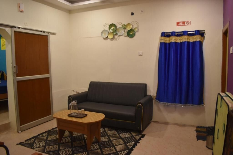 Living area, Aishwaryam Home Stay, Madurai