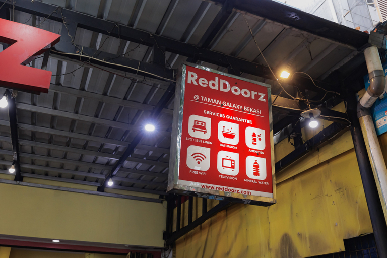 Exterior & Views 2, RedDoorz @ Taman Galaxy Bekasi, Bekasi