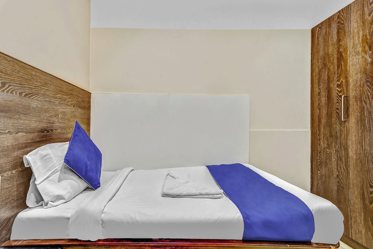 Room 4, Hotel Karpagam Lodging house, Coimbatore