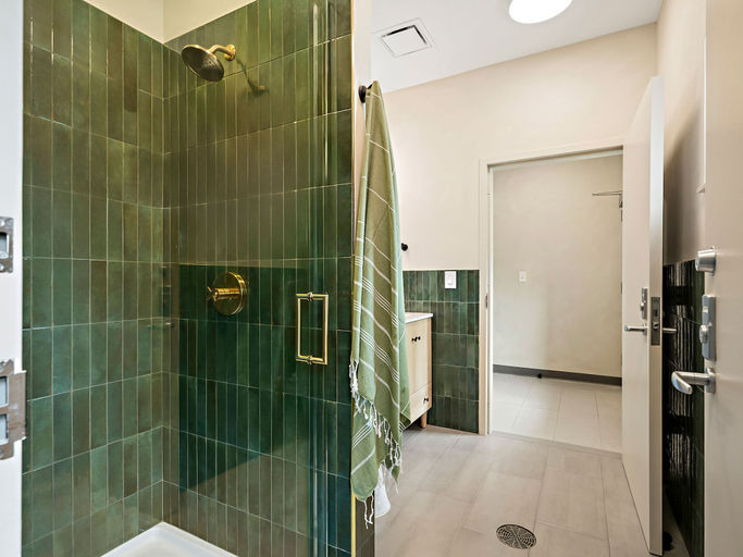 Bathroom 4, Webber East, Travis