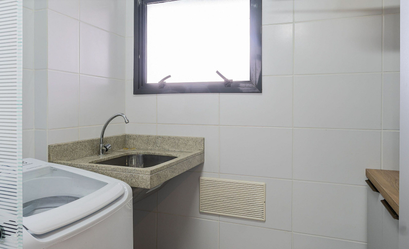 Bathroom, Apt W/balcony and BBQ 500m From the Beach Rml605, Imbituba