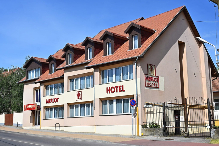 Exterior & Views, Merlot Hotel, Eger