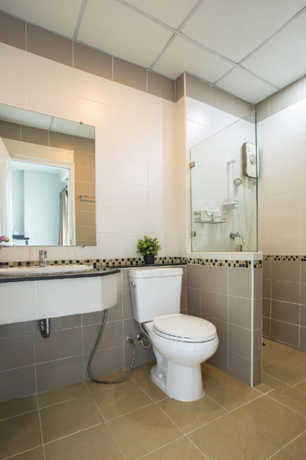 Bathroom 4, Central Place Serviced Apartment, Muang Chon Buri