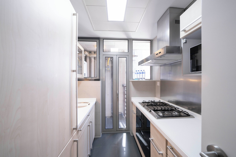 Private kitchen 2, Tyms Elegant 2BR 1BA Apt Walk to Malls, Shanghai