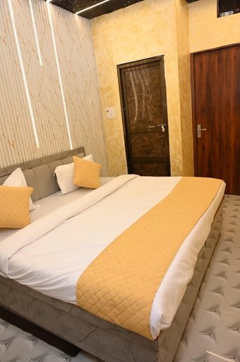 Room 4, Sawaria Residency, Varanasi