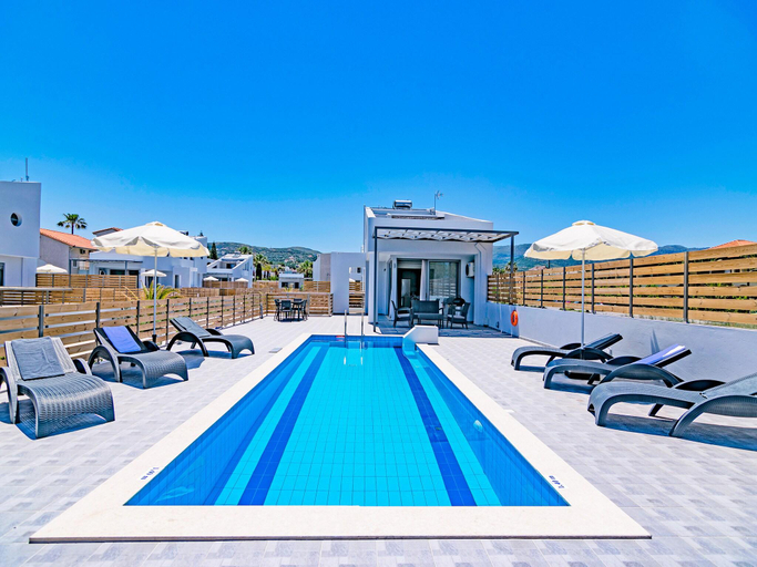Sport & Beauty 4, Villa in Rethymno with Beachfront Pool, Crete