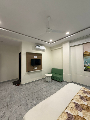 Room 4, Hotel Urban View, Ahmadabad