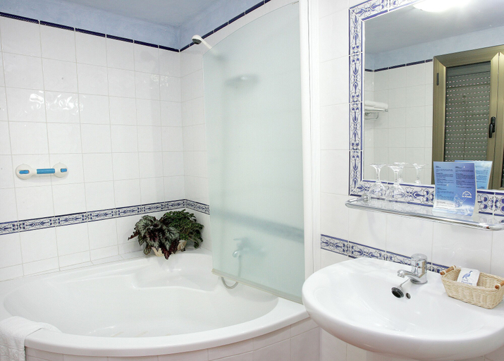 Bathroom, HOTEL RURAL L’OCELL FRANCOLI, Tarragona