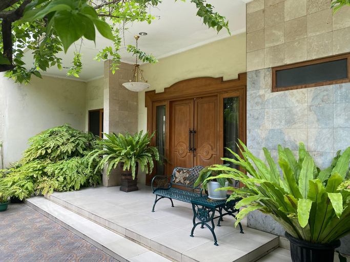 Terrace/patio, Aldeoz Villa Ndalem Marwatan Solo, Solo