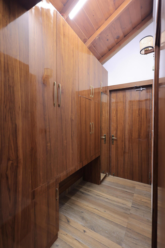 Room 2, The Hoften Snowia Luxury Stay Near Bhalugarh Waterfall, Nainital