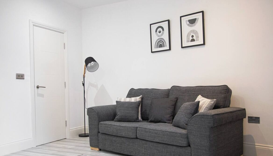 Living area 4, Academy Apartment by Elegance Stays, Kingston upon Hull
