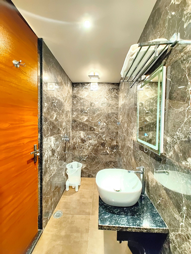 Bathroom 3, Ghansar Lodge maharastra AC Room, Raigarh