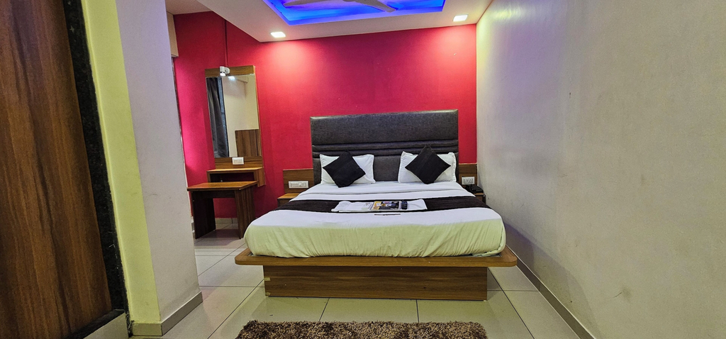 Room 5, Hotel Aaryodaya, Ahmadabad