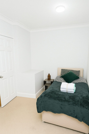 Bathroom 4, Birdbrook, Birmingham