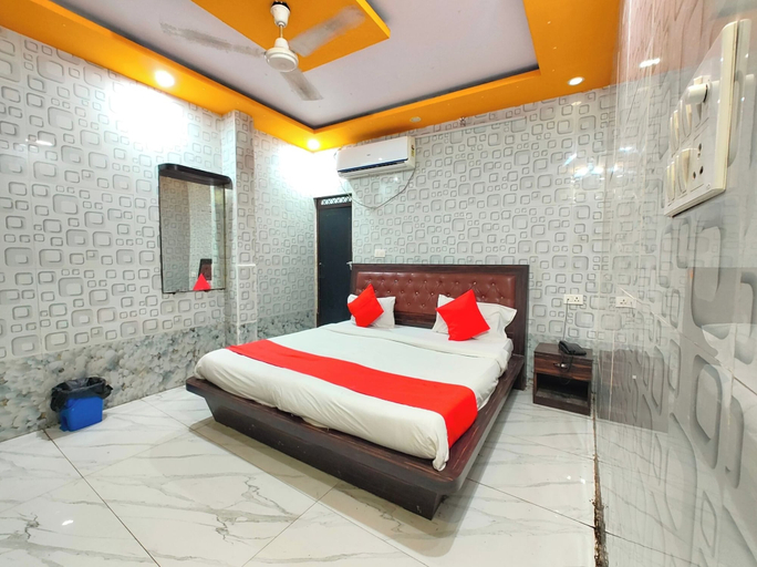 Room 2, Hotel Kri-Sh-Na Palace Charbagh Lucknow, Lucknow