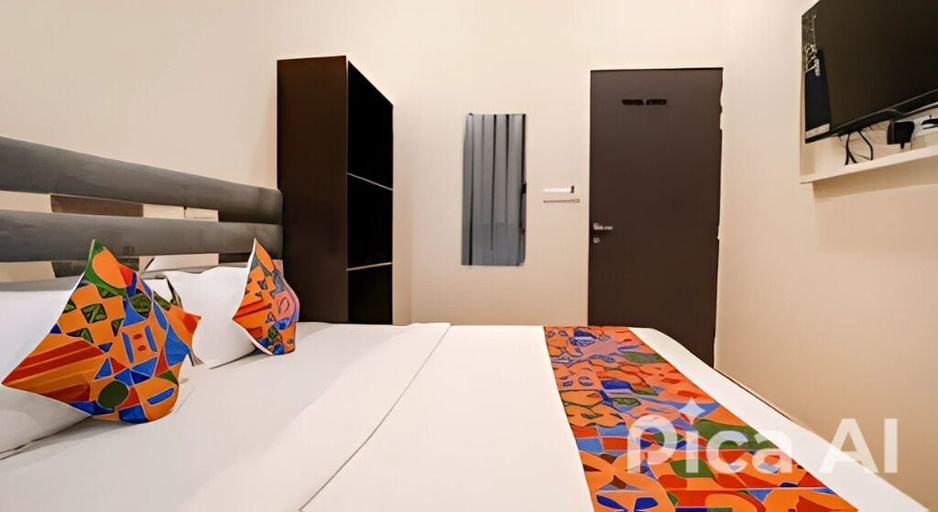 Bathroom 5, Hotel Freedom International, Mumbai Suburban