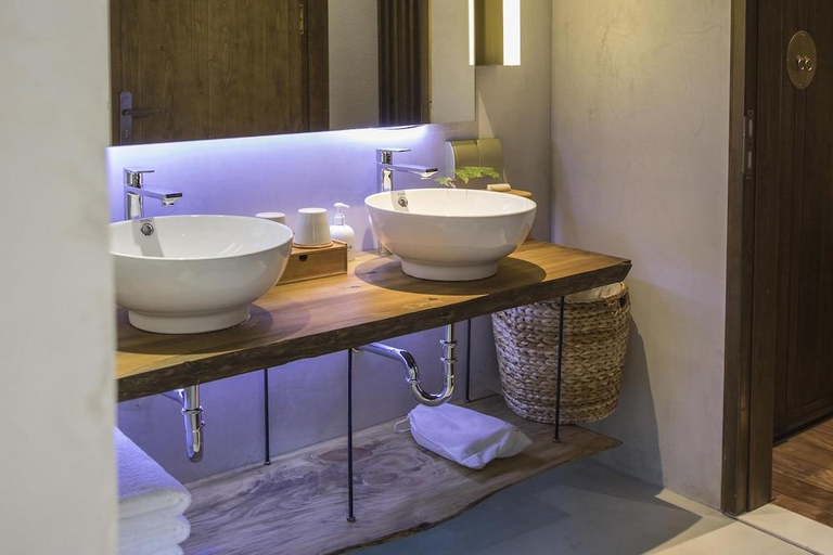 Bathroom 4, Tsingpu Tulou Retreat, Zhangzhou