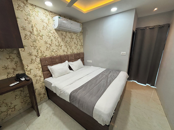 Room 5, Hotel Fortune, Indore