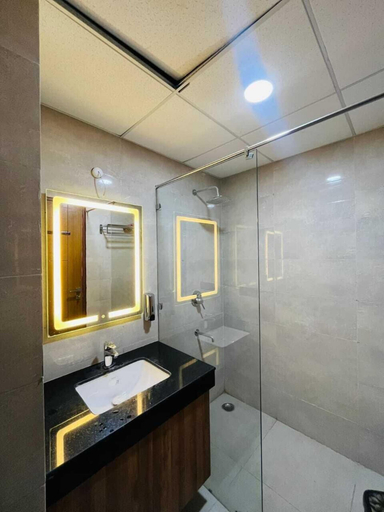 Bathroom 3, Onlystay Hotel Omaxe Hazratganj, Lucknow
