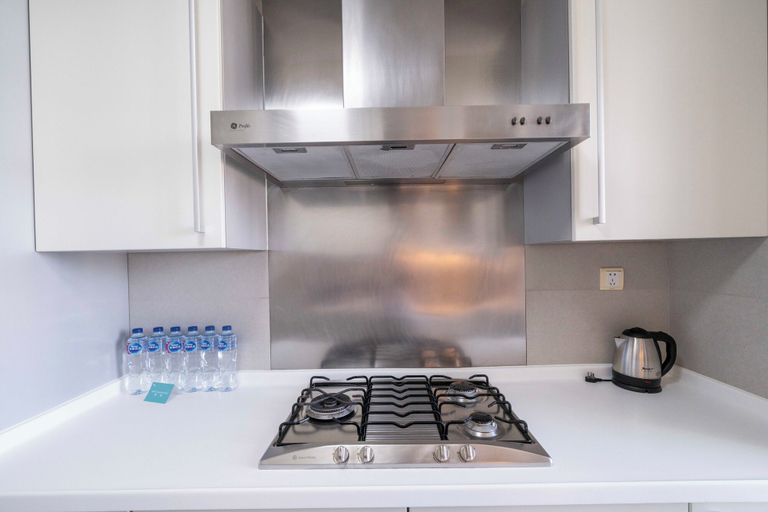 Private kitchen 5, Tyms Family 3BR 2BA Apt Xujiahui Metro, Shanghai