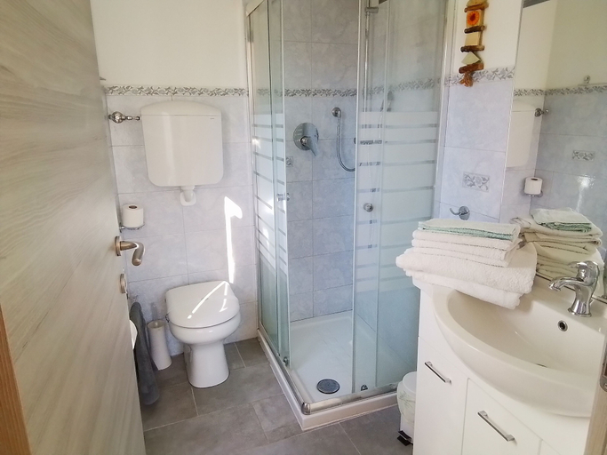 Bathroom 5, ANITA B&B, Genova