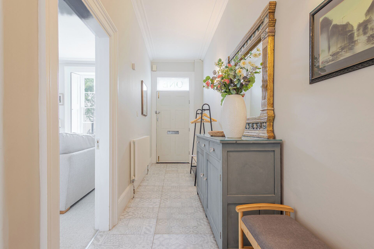 Room 4, Stylish 5BD Townhouse in Leamington Spa, Warwickshire