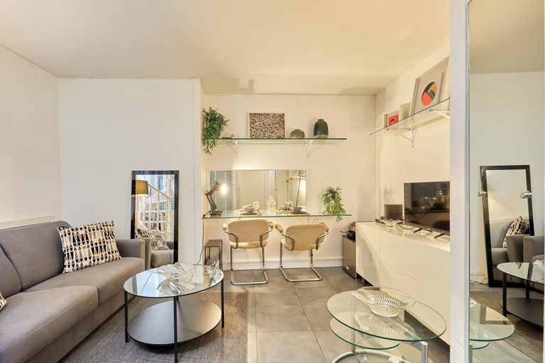 Living area 3, Duplex Private Garden Heart 15 Paris District, Paris