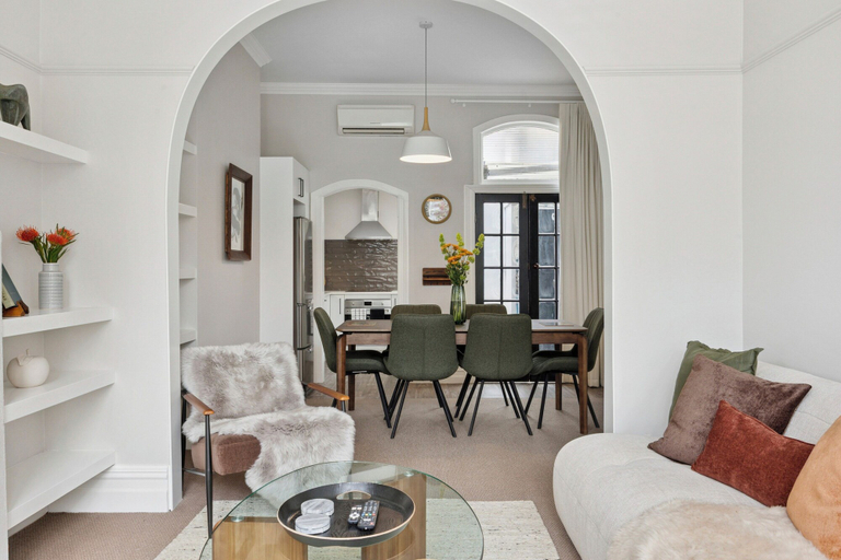 Others 5, Villa on Rattray, Dunedin