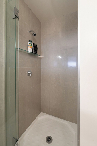 Bathroom 5, Sea Spray Suites, Far North