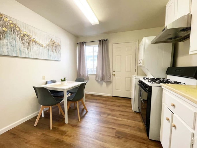 Room 5, Campbell Cozy Bright 2B 1b AC Close to Downtown, Santa Clara