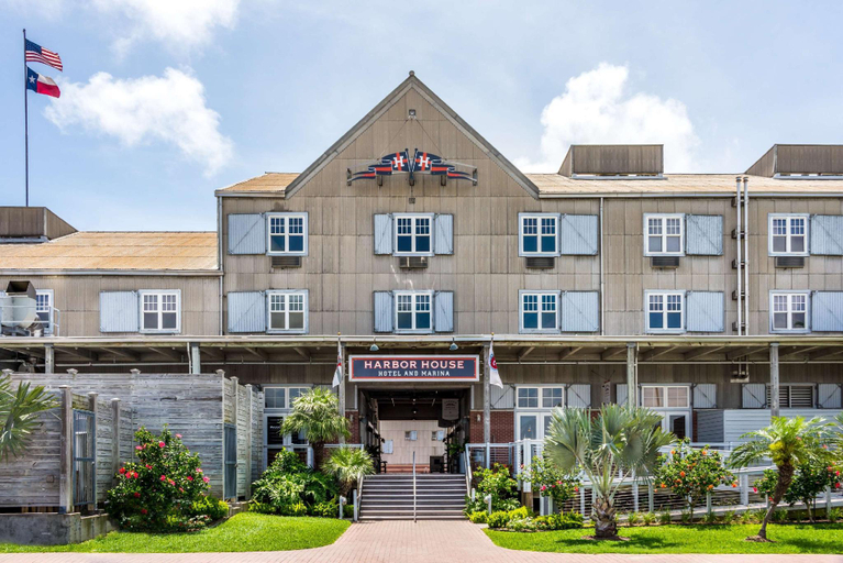 Exterior & Views 1, Harbor House Hotel and Marina at Pier 21, Galveston