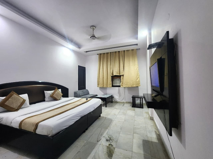 Room 3, Hotel Grand Central Near Karolbagh Metro, Delhi