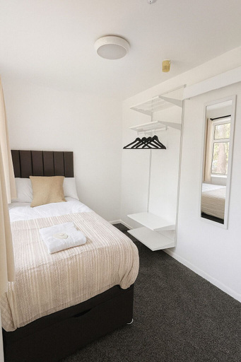 Room 2, St Michaels house, Leeds