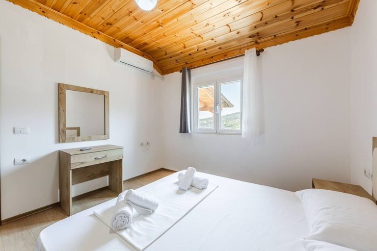 Room 2, Hillside Apartment Gjirokast r 2 2BR With Balcony, Gjirokastrës