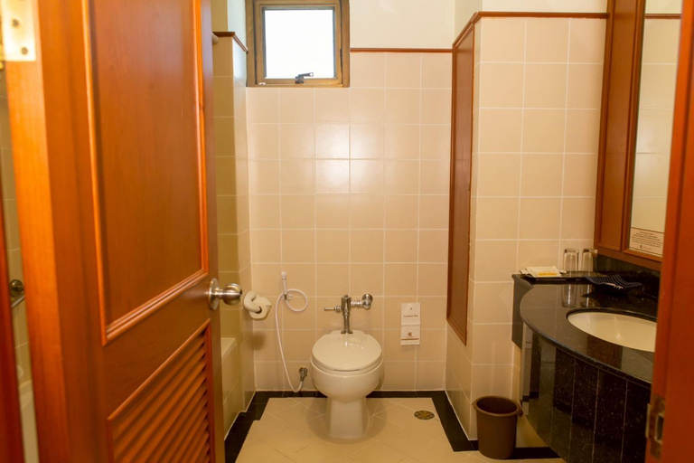 Bathroom 3, C.S. Pattani Hotel, Muang Pattani