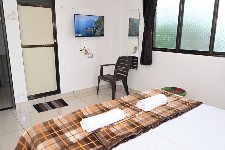 Room 4, Magadha Mountain View Homestay, Raigarh