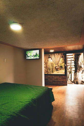 Room 5, Fusto, Otavalo