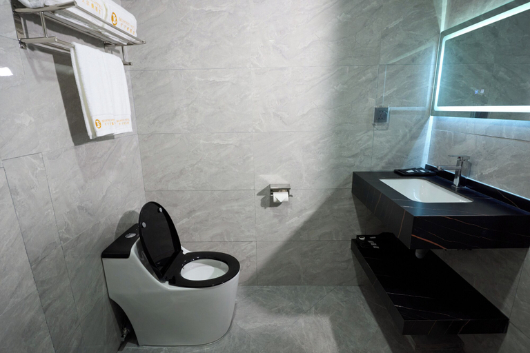 Bathroom 3, Belau Almond Hotel