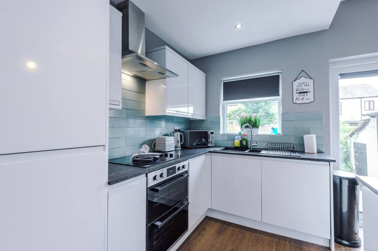 Private kitchen 2, 16 Hayfield Road, Salford