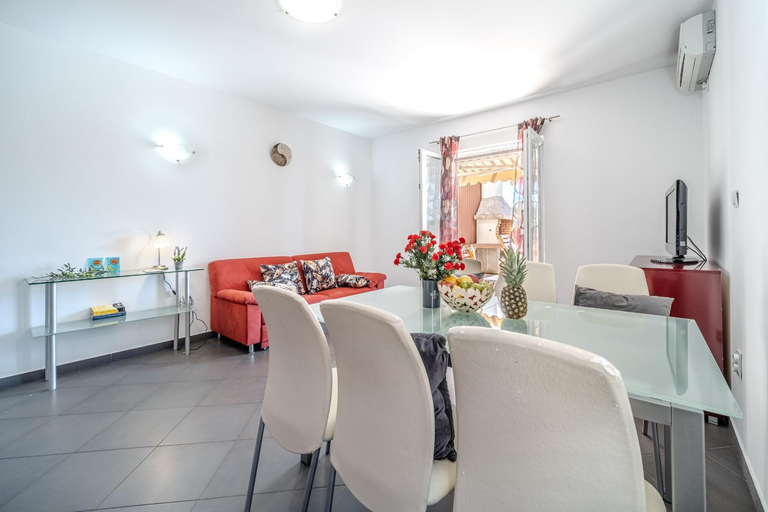 Others 3, Moenia Apartments, Milna