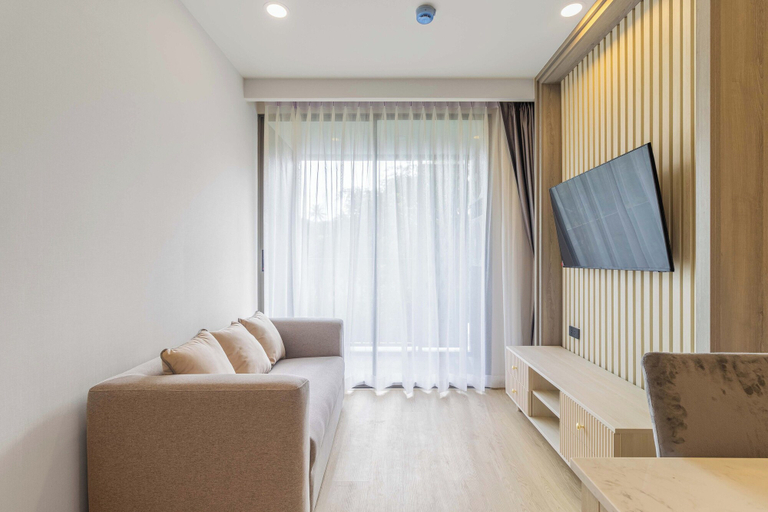 Living area, 1BR Prime Spot Pool&Gym Near Beach C231, Pulau Phuket