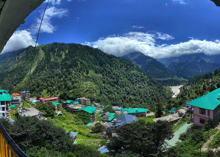 Terrace/patio 3, Pahadi Bliss Hotel Hostel Tosh, Kullu