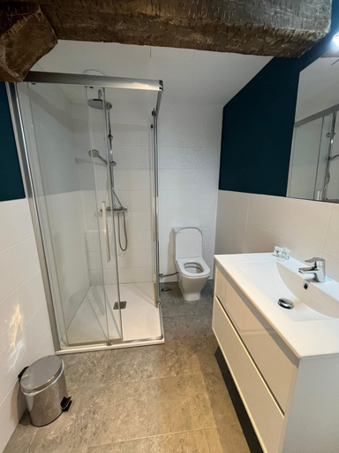 Bathroom 5, Otero de Campoo, Cantabria