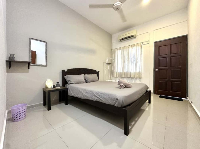 Bedroom 2, Modern Cozy Sweet House 4 ROOM 10pax@ALMA BM, Seberang Perai Tengah