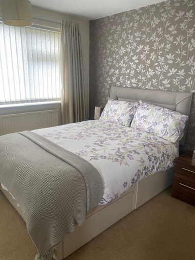 Room 4, Glendale close - Huku Kwetu - 4 Bedroom, Nottinghamshire