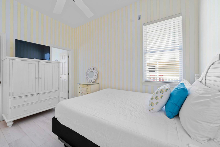 Bedroom 3, Candy Land, Baldwin