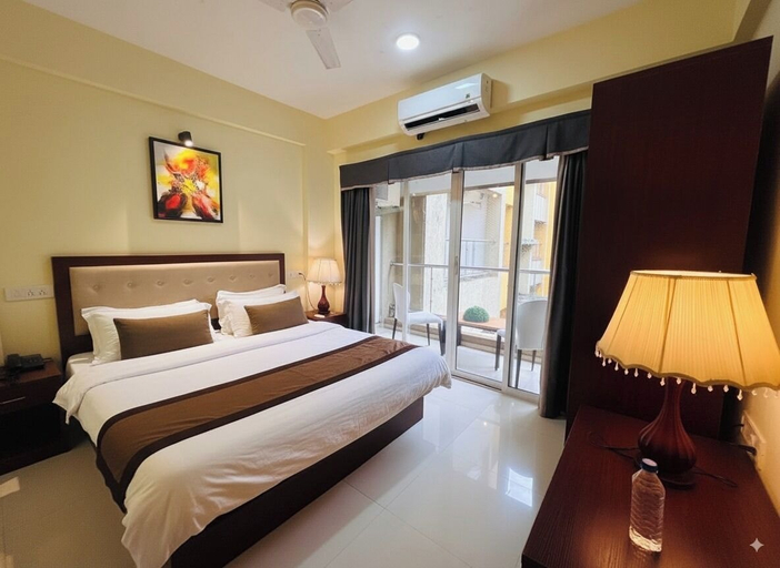 Room 4, Charvi Reemz Grand Suites Anjuna Beach, North Goa