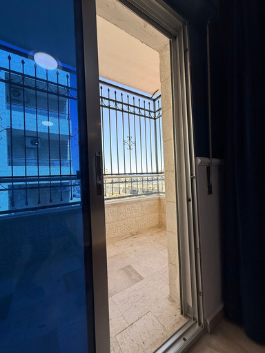Balcony 4, 3bedroom Aprt of 200sqm Near Movenpick Hotel Amman, Salt