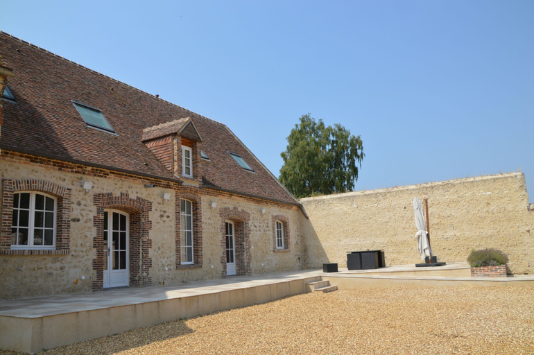 Front of property 2, Gîte de la Hallière, Eure-et-Loir