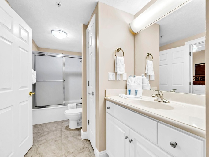 Bathroom 3, Treasure Island 1804, Bay